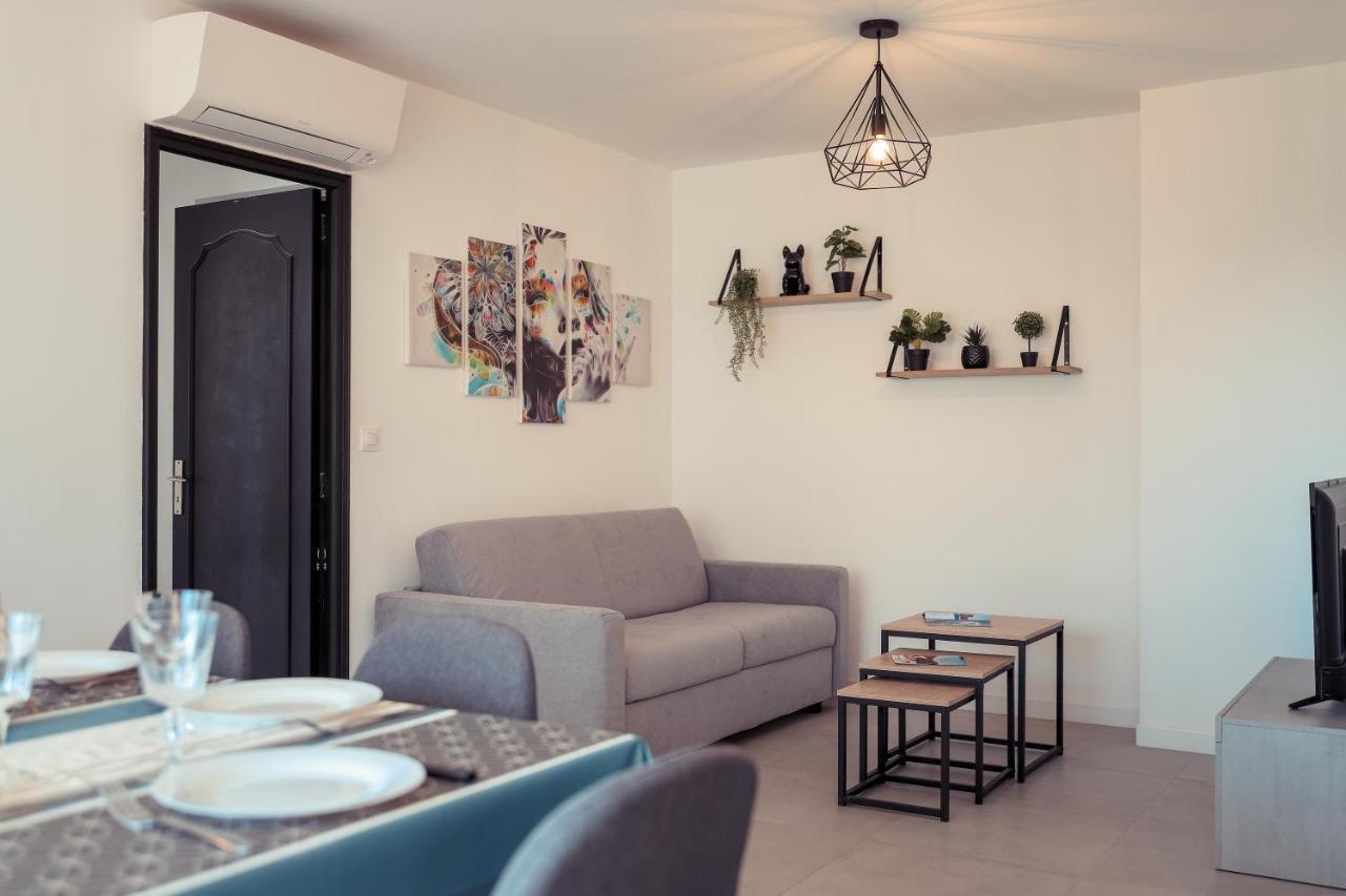 Chic Appart Du Port Fréjus Eksteriør bilde