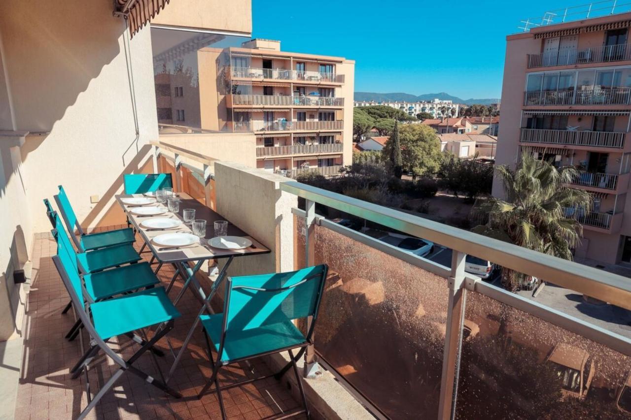Chic Appart Du Port Fréjus Eksteriør bilde